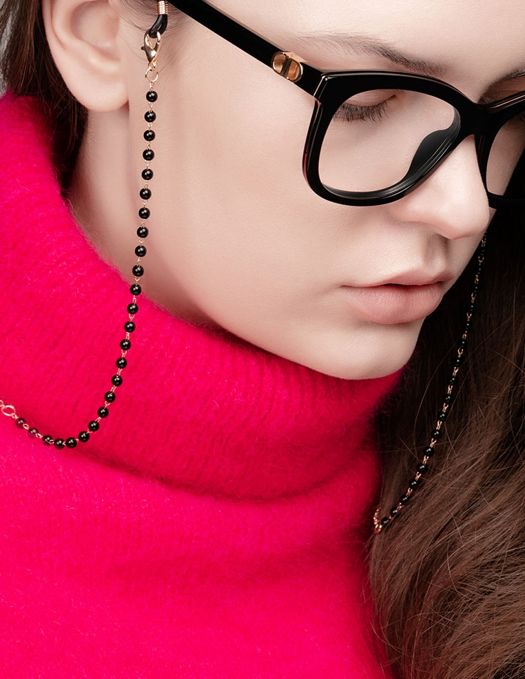 chaîne à lunettes petites perles noires
