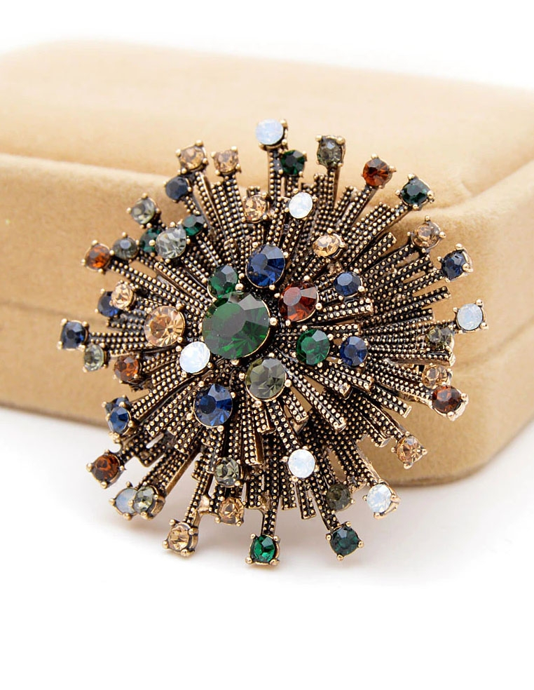 Broche à fleurs dorée pour femme