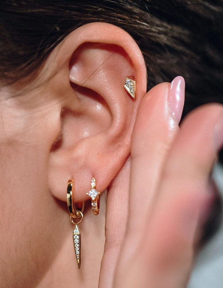 Piercing boucle d’oreille femme anneau pendentif en forme de pointe avec strass