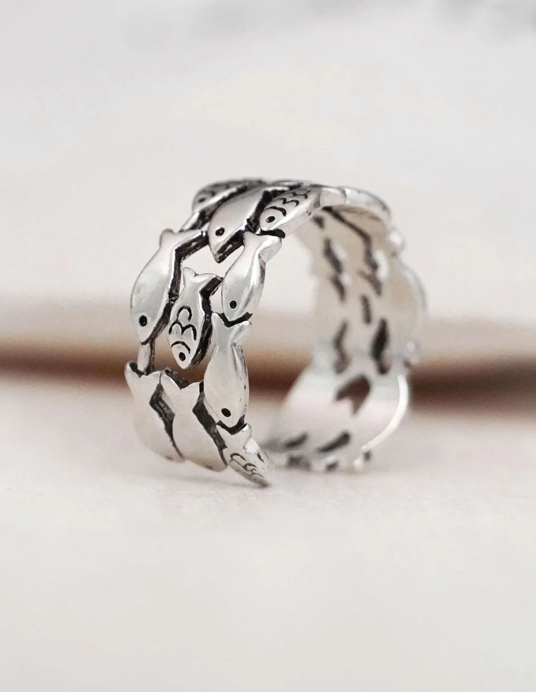 bague motif poisson