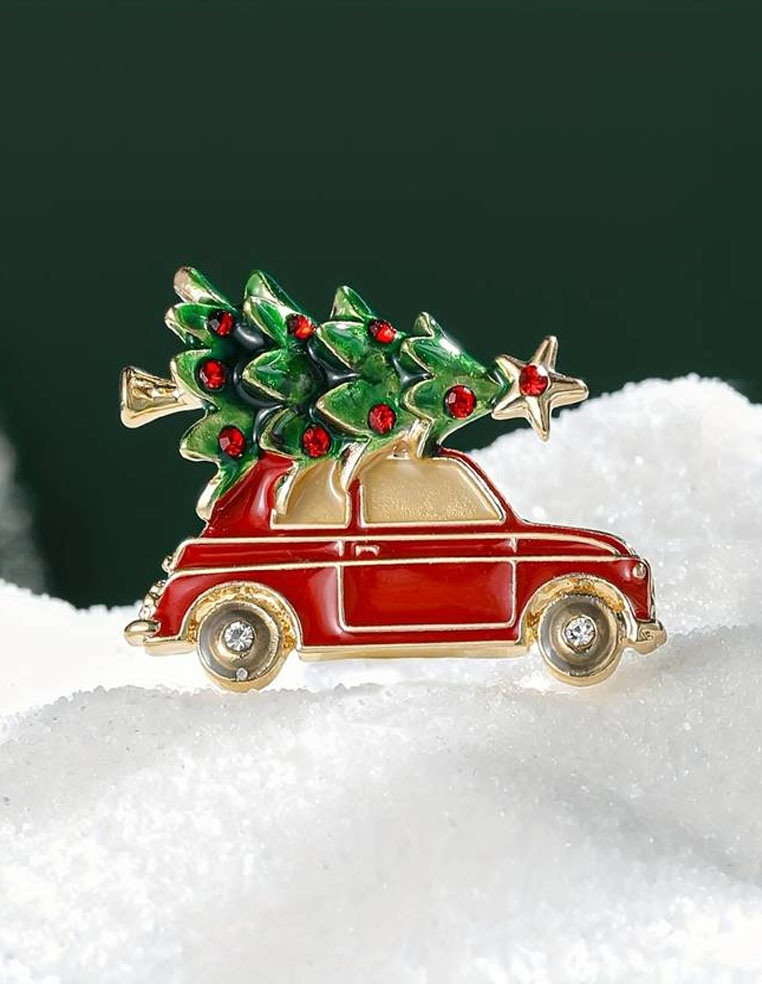 Broche sapin de noel avec voiture rouge