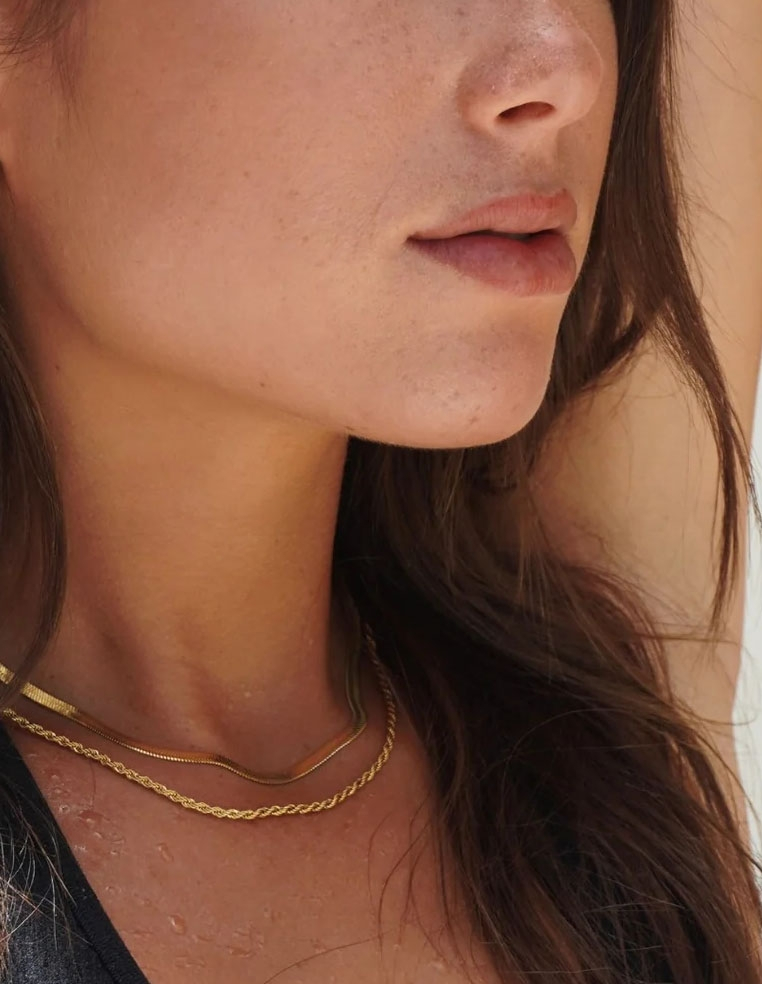 Collier doré ras du cou torsadé pour femme 2