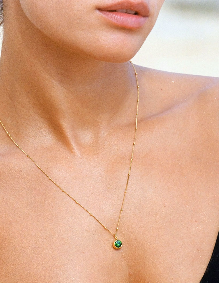 collier chaine et pendentif pierre de naissance