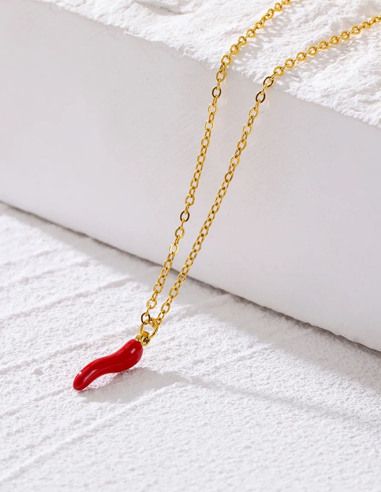 Collier pendentif piment rouge corne abondance Collier pendentif piment rouge corne abondance