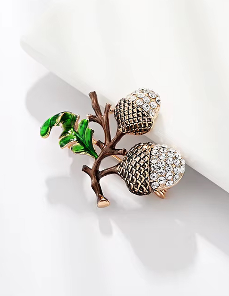 Broche de Noël en forme de pommes de pin