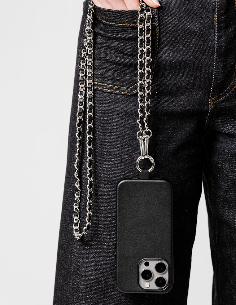 Coque iPhone en cuir noir et chaîne iPhone bandoulière