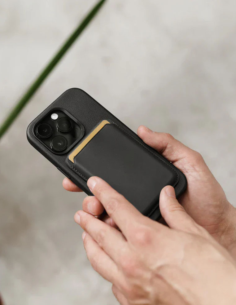 Porte‑cartes en cuir véritable pour iPhone avec MagSafe noir Porte‑cartes en cuir véritable pour iPhone avec MagSafe noir