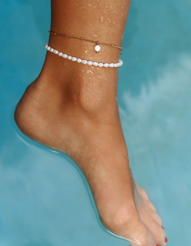 chaînette de cheville perle d'eau douce bijou tendance pour les vacances chaînette de cheville perle d'eau douce bijou tendance pour les vacances