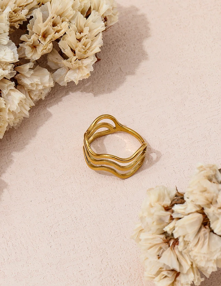 Bague fantaisie tendance pour femme en plaqué or Bague fantaisie tendance pour femme en plaqué or