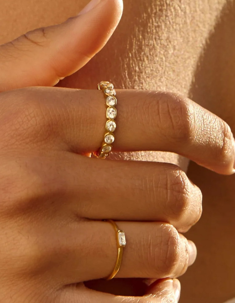 Alliance anneau plaqué or avec pierre blanche Alliance anneau plaqué or avec pierre blanche