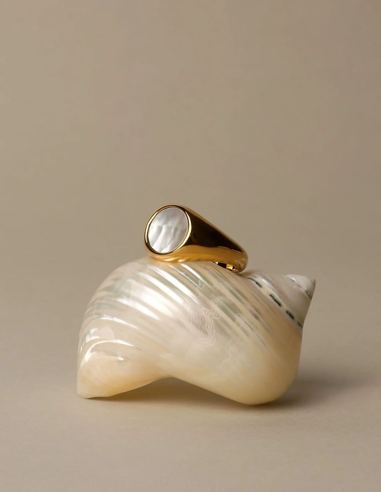 Bague en pierre de nacre et anneau dorée en plaqué or pour femme 2