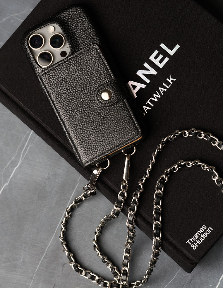 Coque iPhone en cuir grainé noir avec porte carte