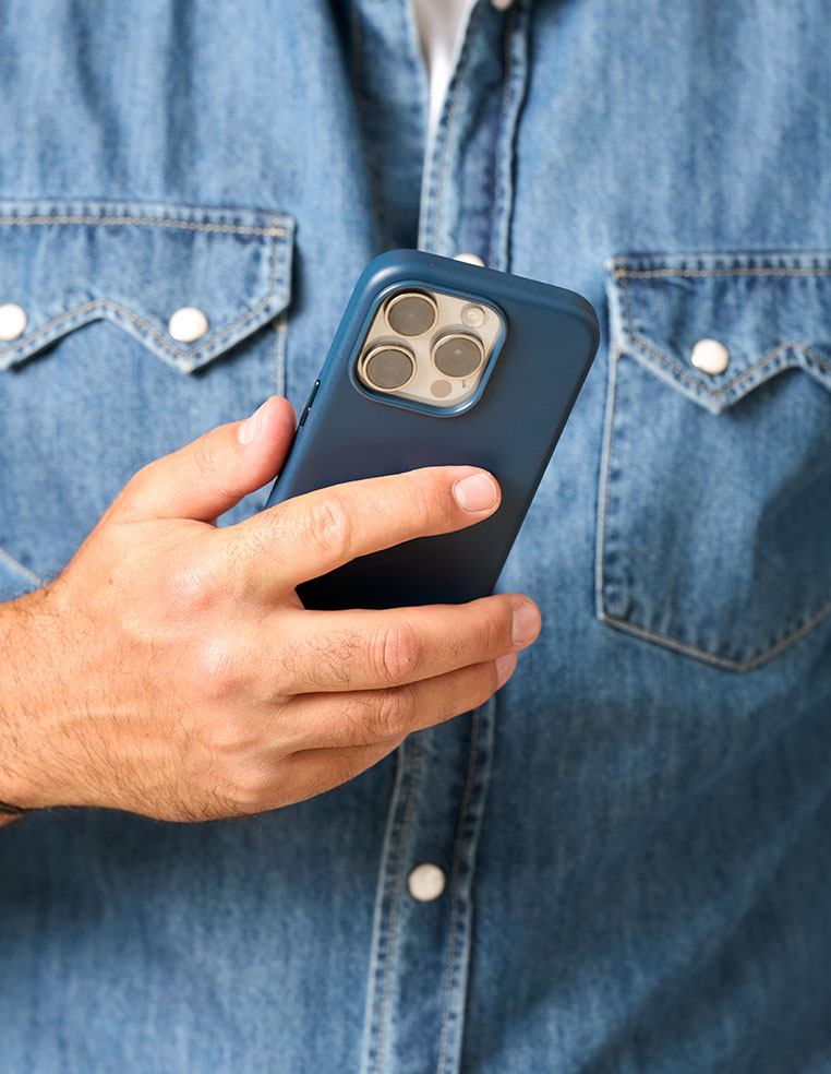 Coque iPhone en cuir véritable bleu jean pour homme