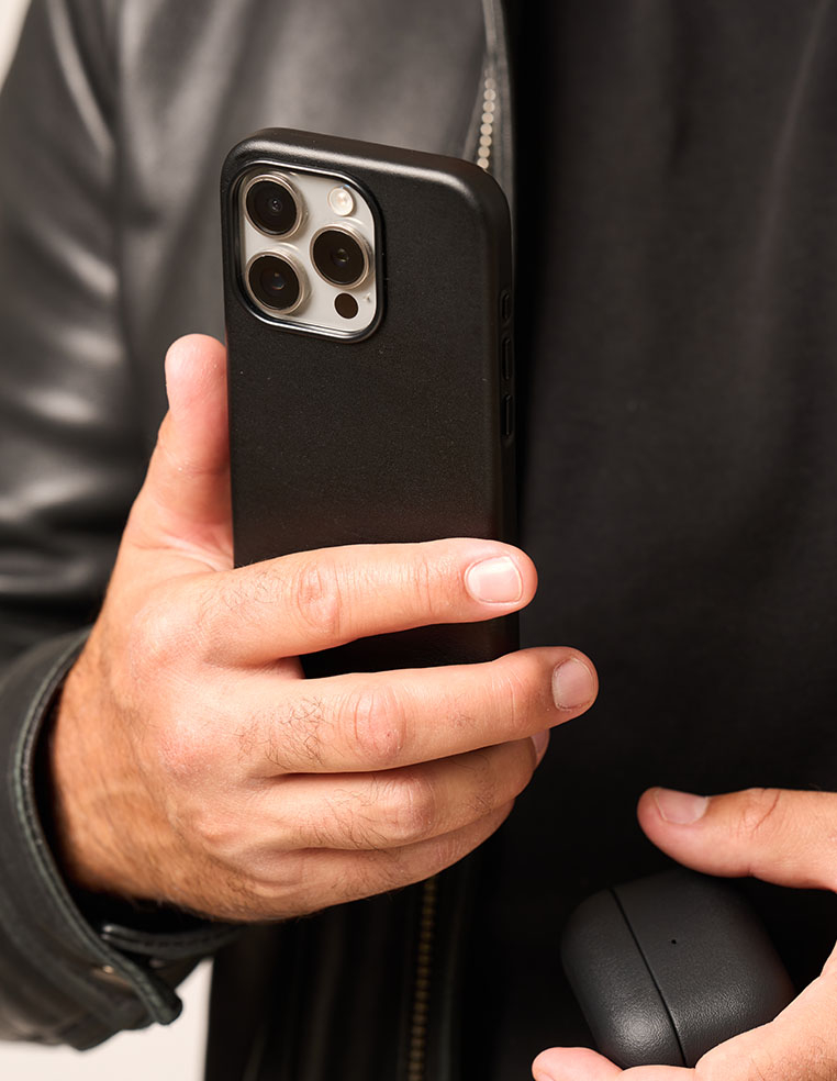 Coque iPhone 17 Pro Max en cuir noir pour homme