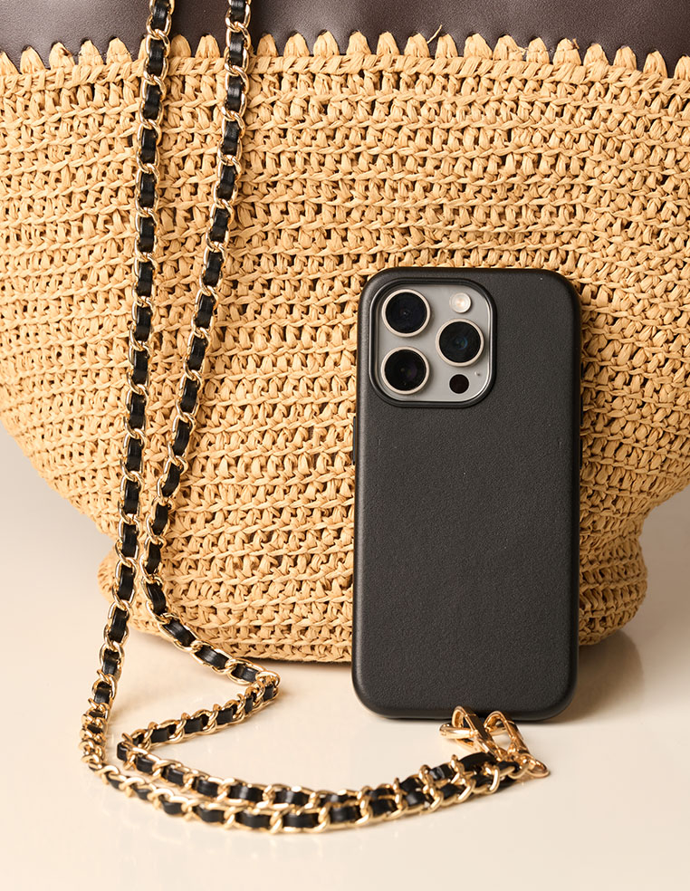 Coque iPhone 17 Air en cuir noir pour femme