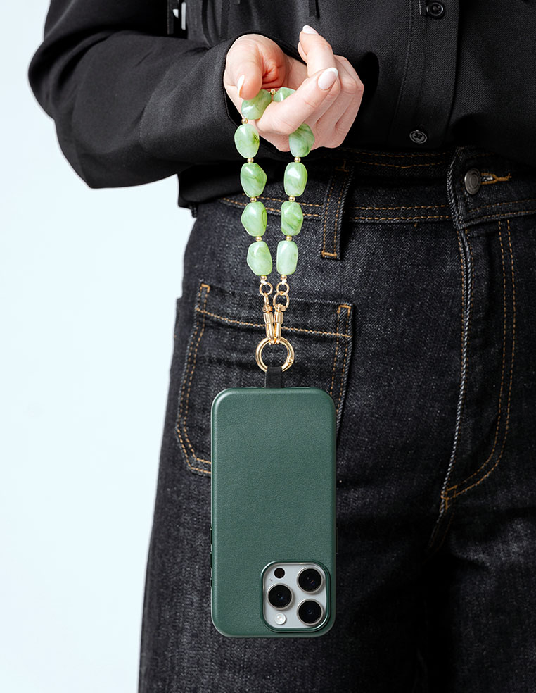 Coque iPhone 17 Pro Max en cuir vert intense pour femme