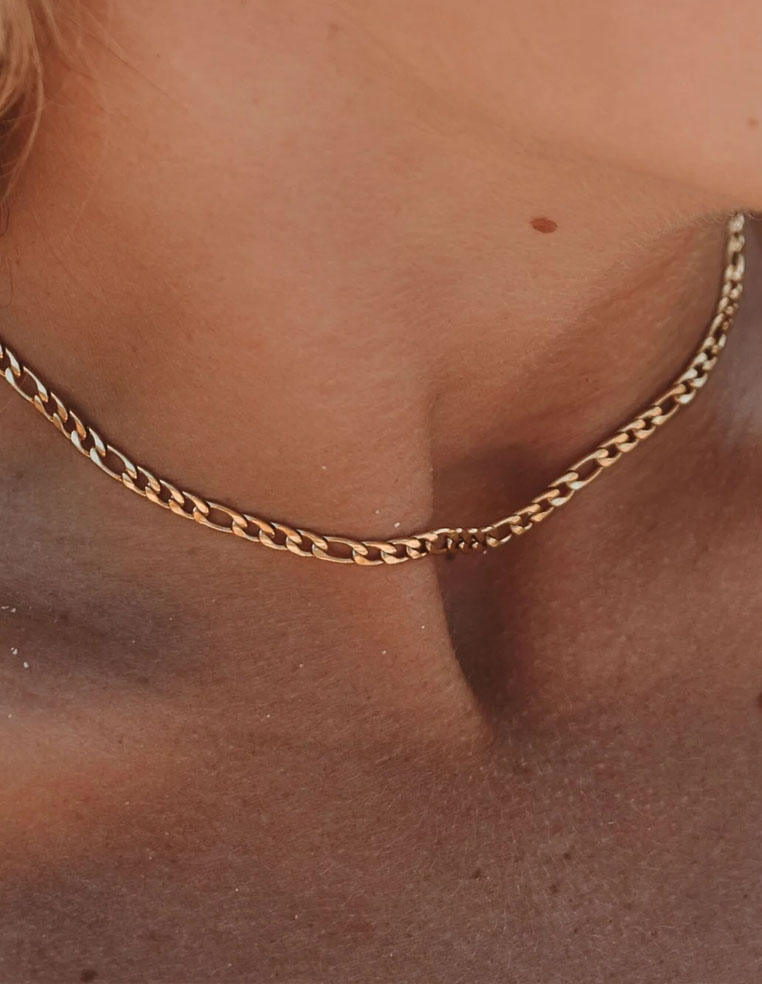 Collier choker maille figaro pour femme plaqué or 18k