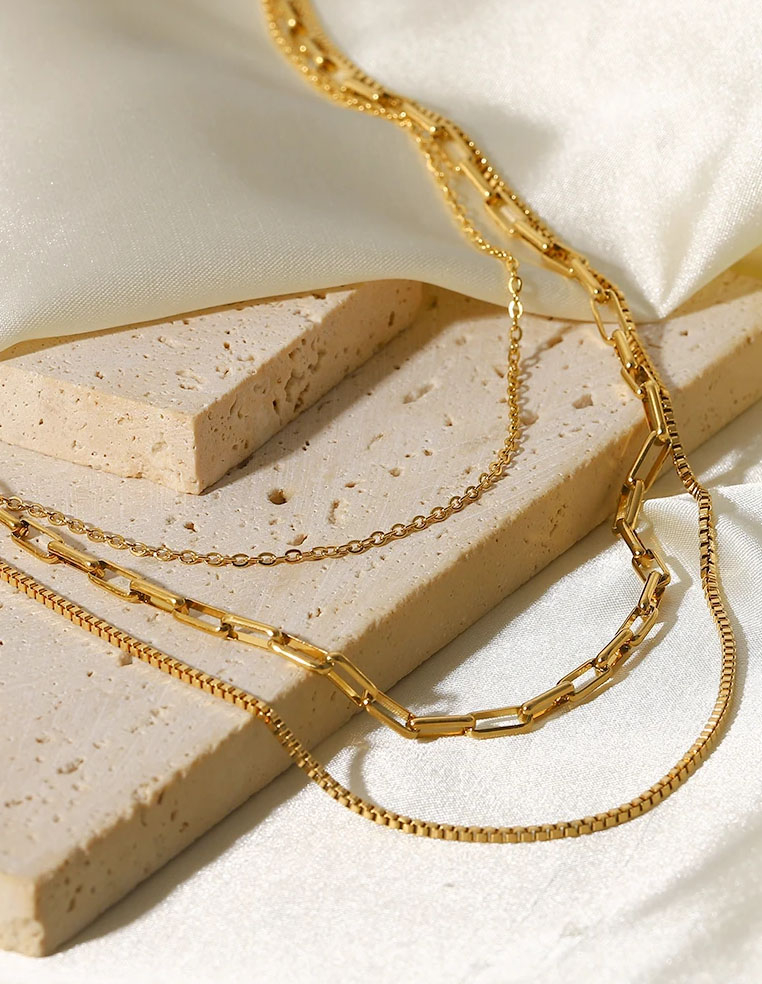 Collier triple épaisseur chaîne en plaqué or pour femme 18 carats Collier triple épaisseur chaîne en plaqué or pour femme 18 carats