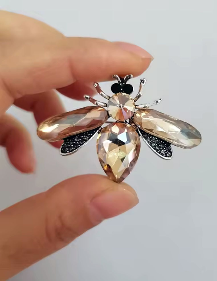 broche bijou fantaisie idée cadeau femme élégante