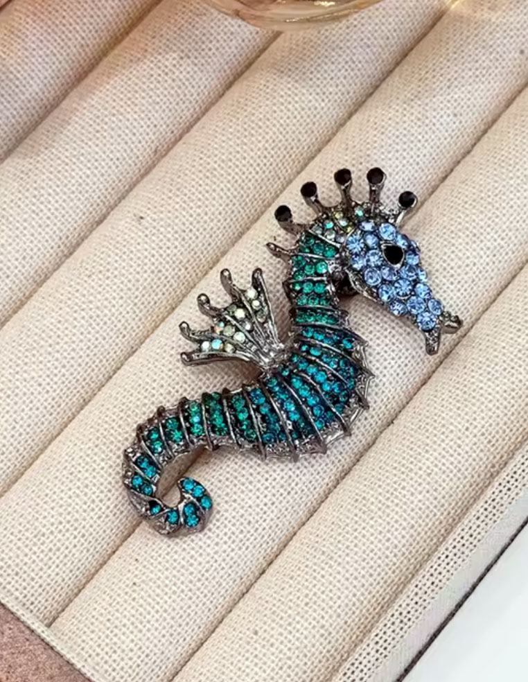 broche bijou fantaisie pour femme en forme poisson 2