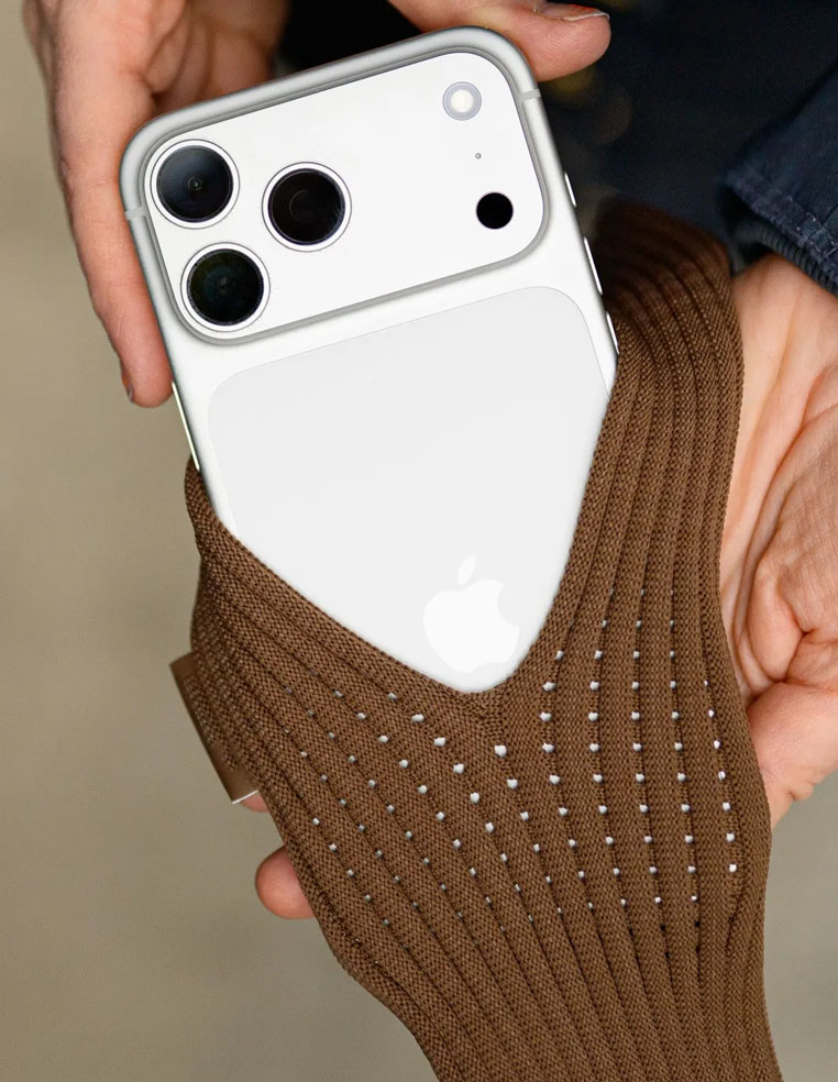 Pochette universelle iPhone en forme de chaussette bandoulière tricotée pocket canelle longueur 80 cm
