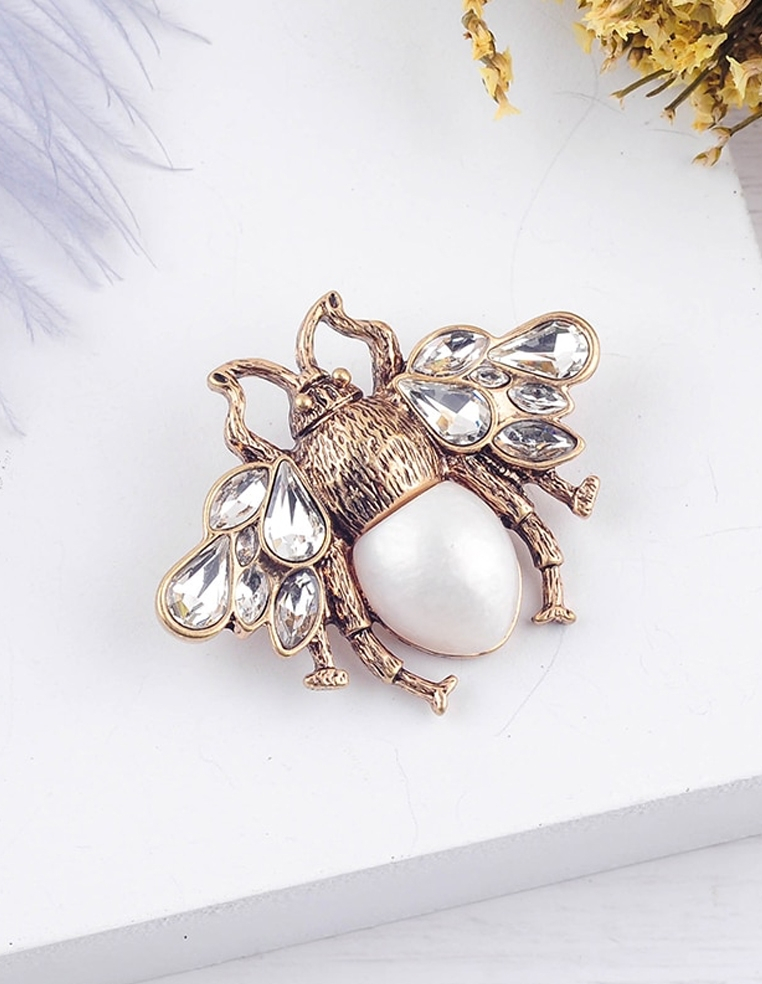 Broche abeille dorée pour femme