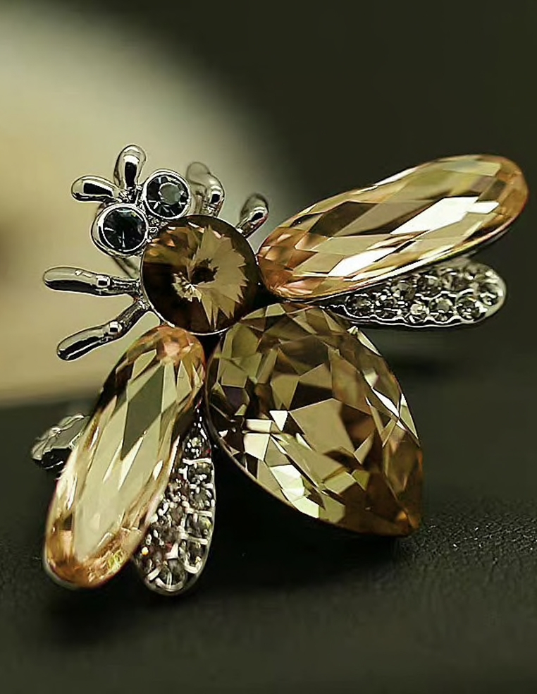 Broche abeille dorée en verre pour femme