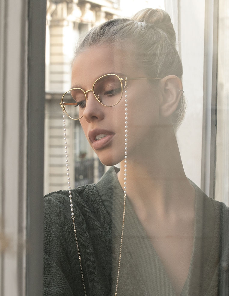 chaîne à lunettes petites perles noires 2