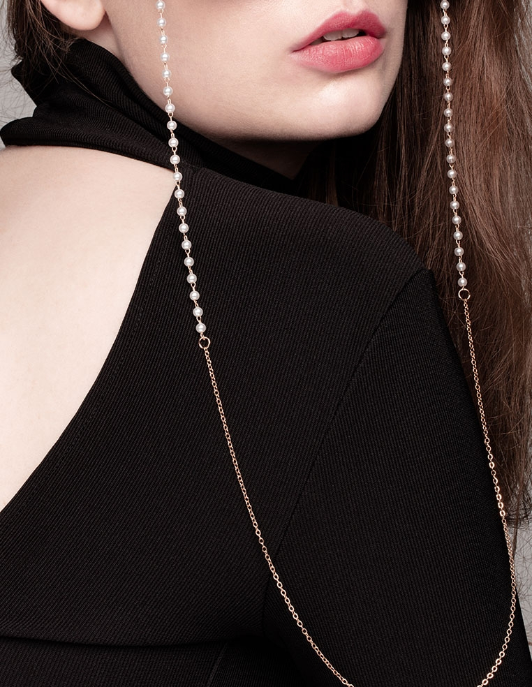 Chaîne à Lunettes dorée et perles blanches