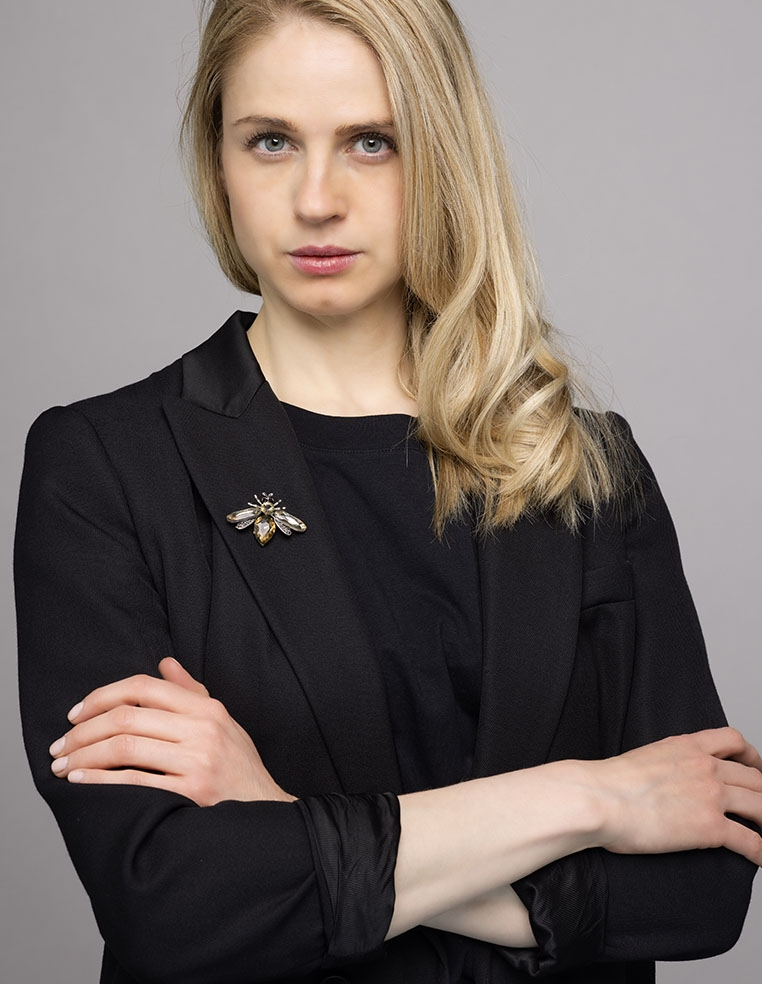 Broche abeille en verre