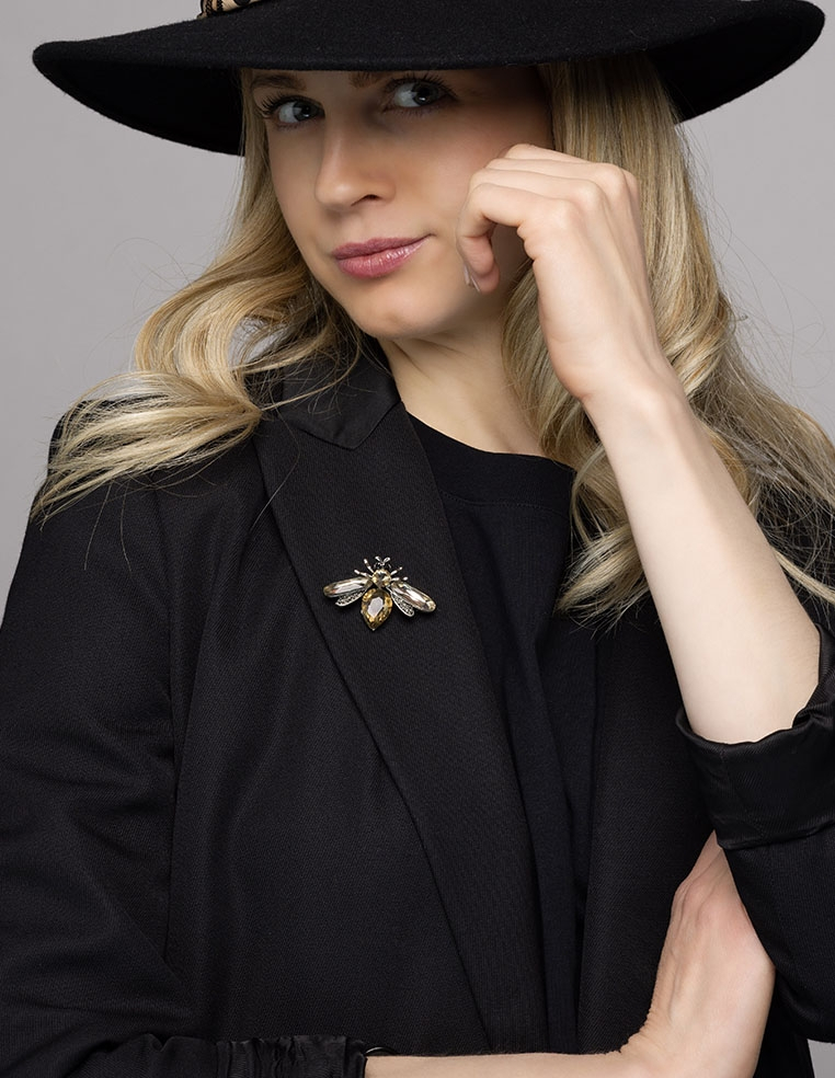 Broche abeille en verre