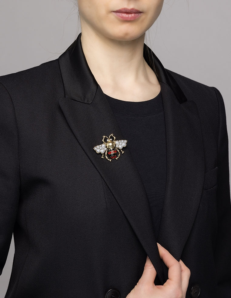 Broche abeille dorée pour femme