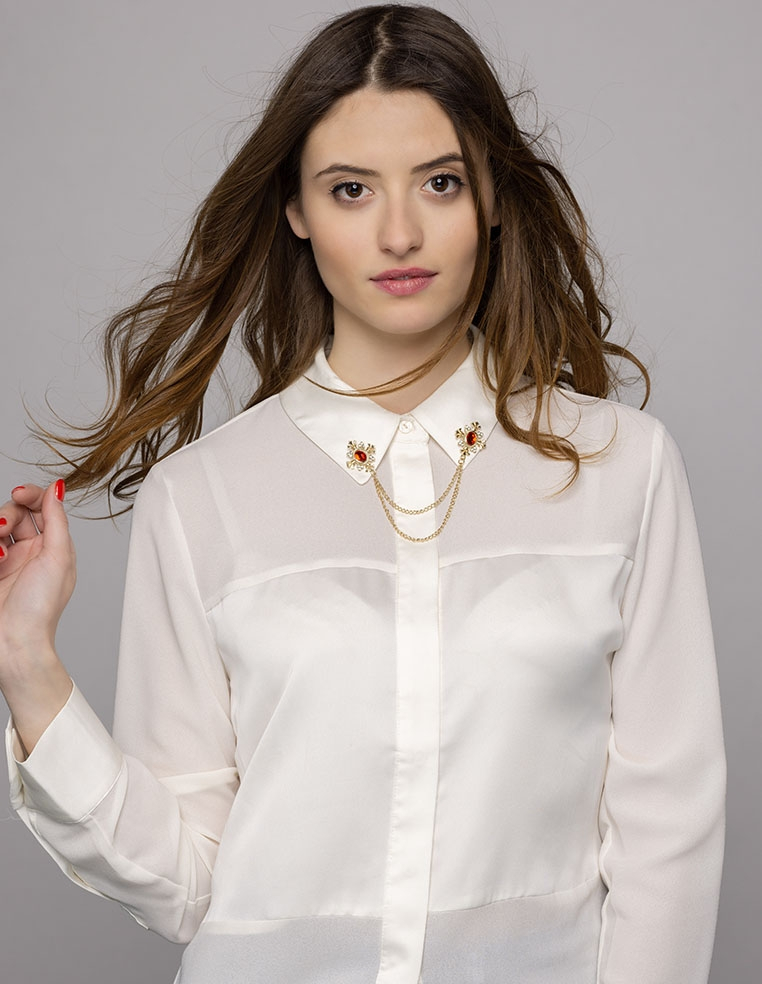 Broche de col dorée pour femme